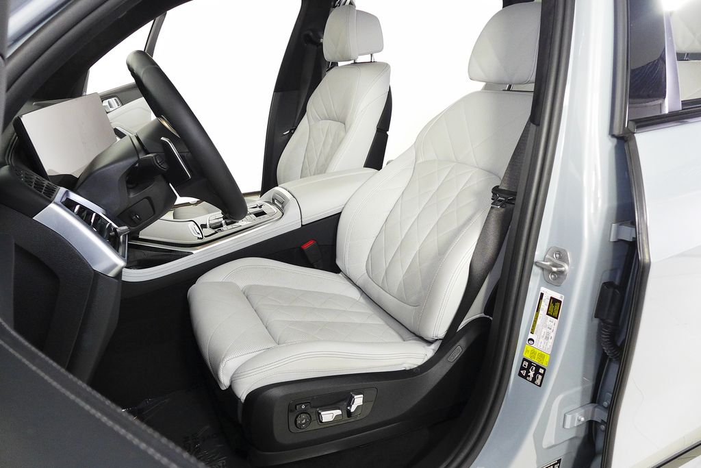 Thumbnail: 2024 BMW X7 - 23