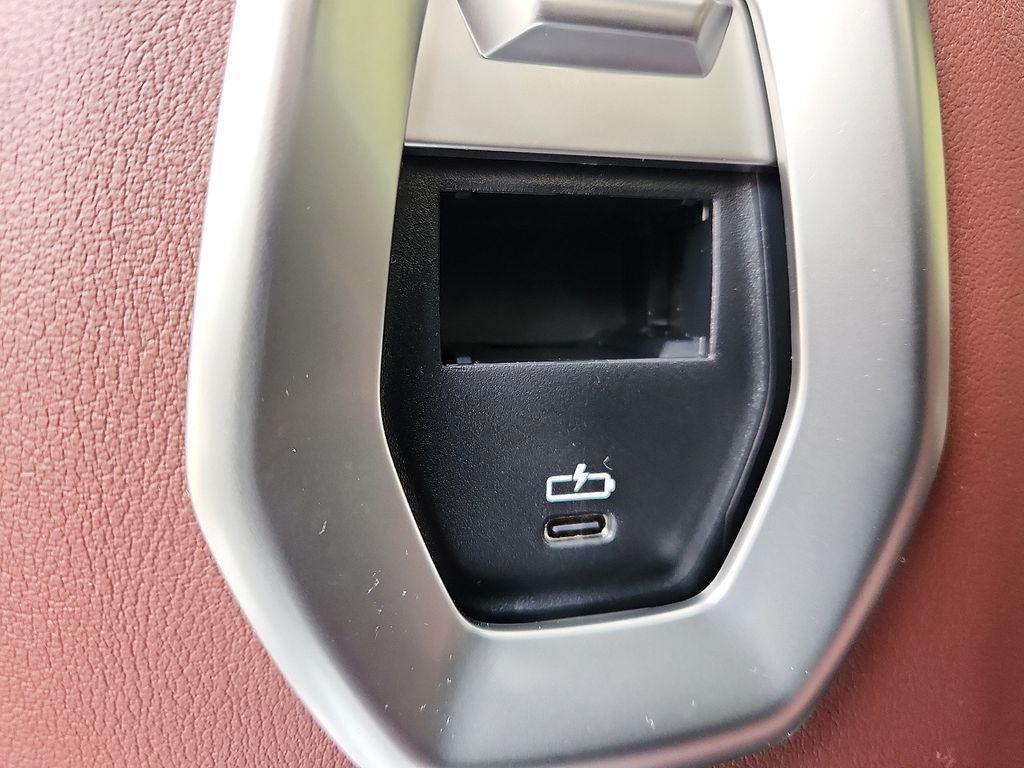 Thumbnail: 2024 BMW 7 Series - 11