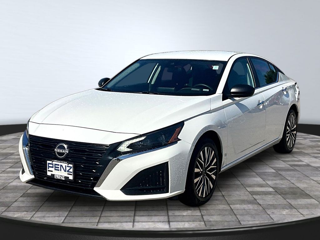 Glacier White 2025 Nissan Altima Sedan All-Wheel Drive Continuously Variable Transmission
