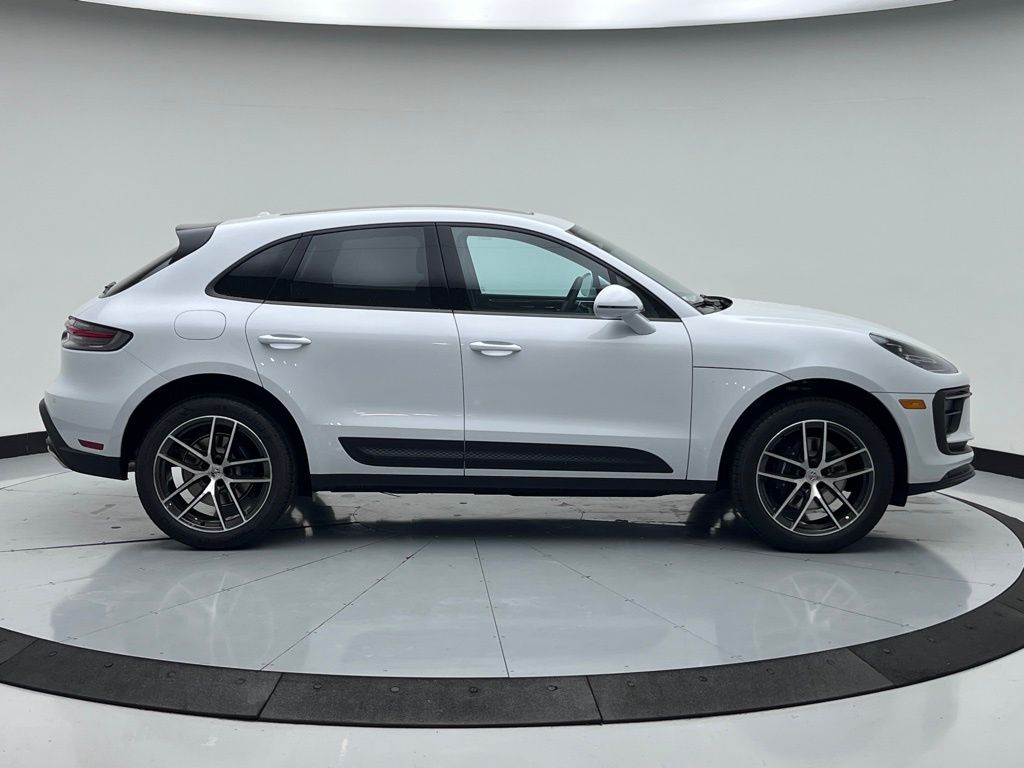 2025 Porsche Macan  10