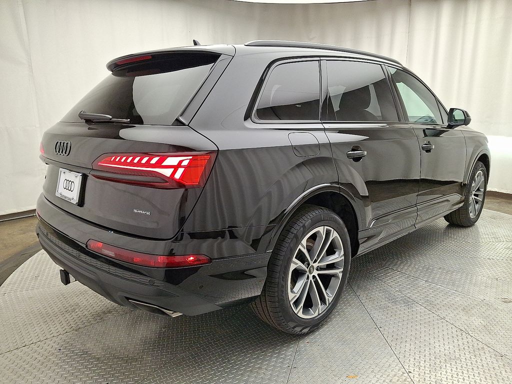 Thumbnail: 2026 Audi Q7 - 3
