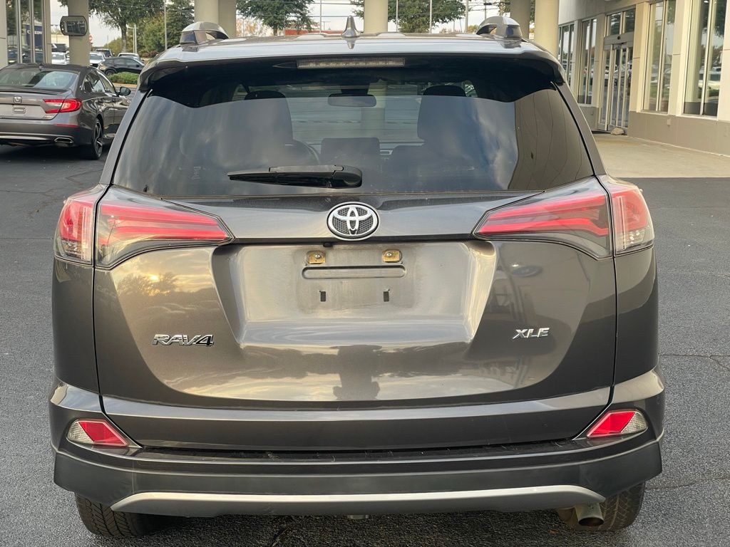 Thumbnail: 2018 Toyota RAV4 - 4