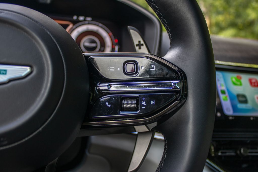 2025 Aston Martin DBX 707 - Photo 14