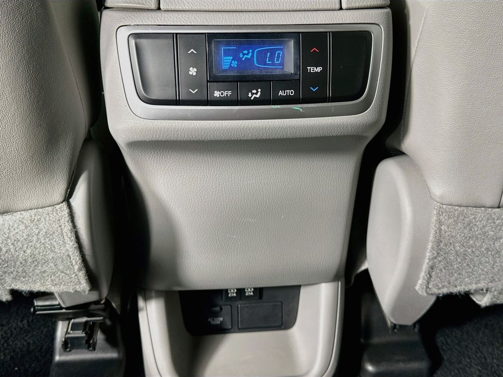Thumbnail: 2019 Toyota Highlander - 25