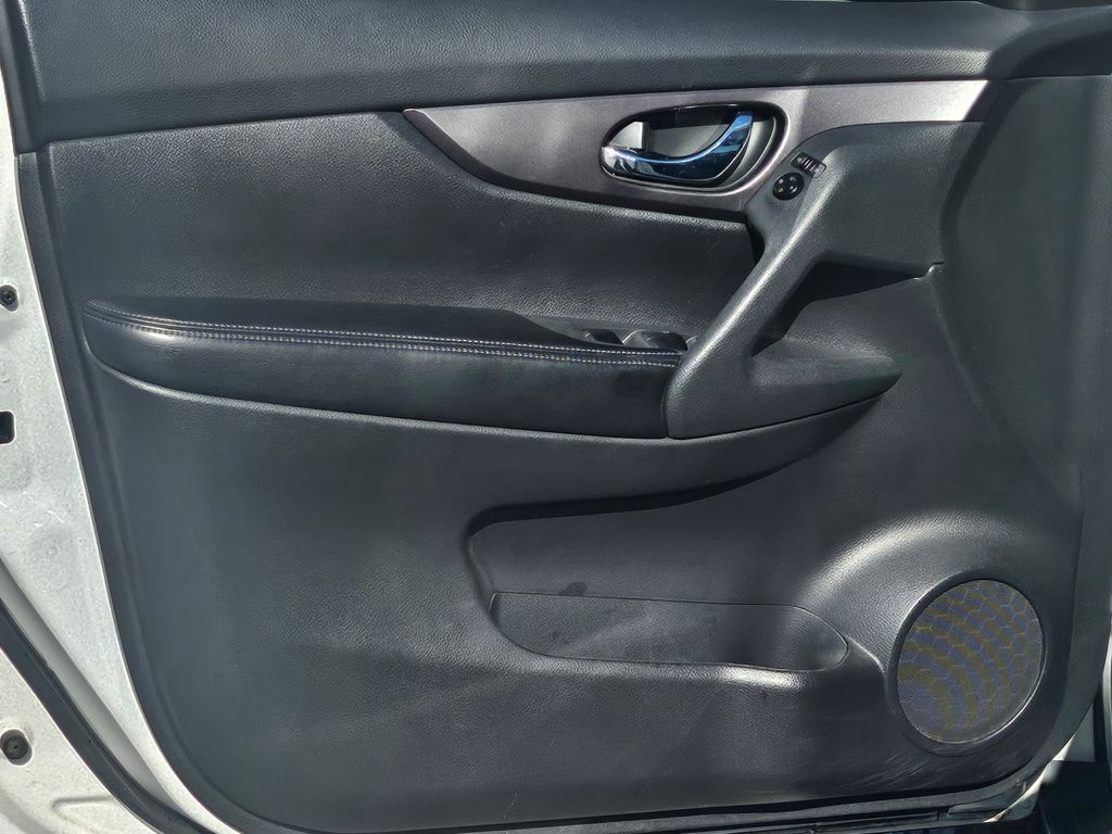 2016 Nissan Rogue SV White at Emmons Autoplex