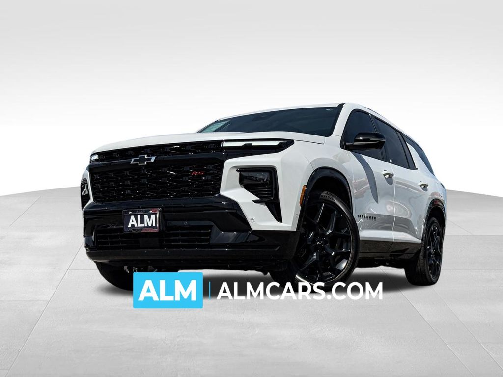 White (Iridescent Pearl Tricoat) 2024 Chevrolet Traverse SUV / Crossover Four-Wheel Drive 8-Speed Automatic