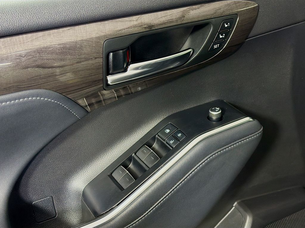 Used 2022 Toyota Highlander SUV