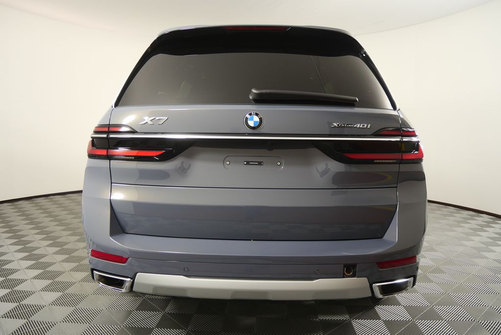 Thumbnail: 2026 BMW X7 - 4