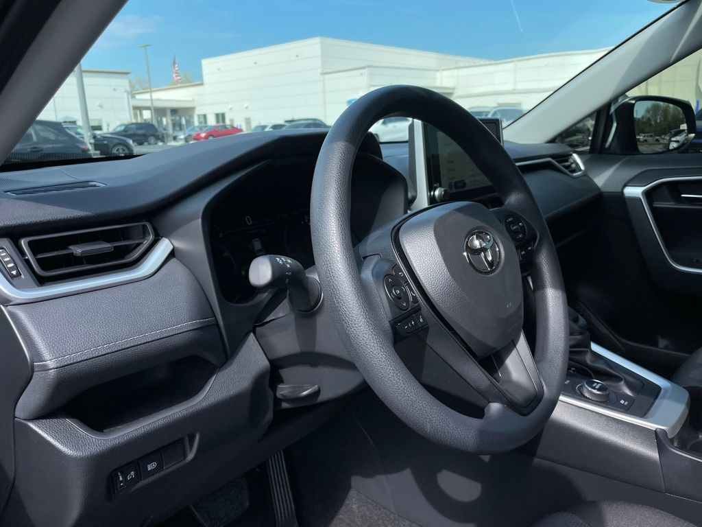 Thumbnail: 2025 Toyota RAV4 - 27