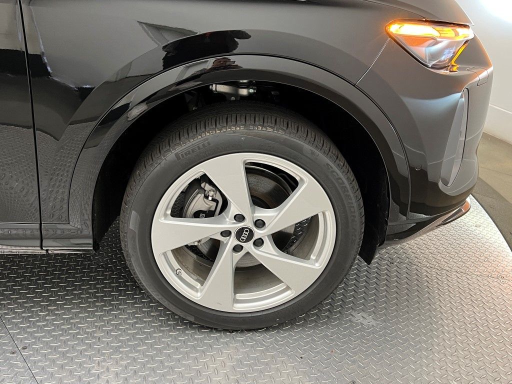 Thumbnail: 2025 Audi Q5 - 13