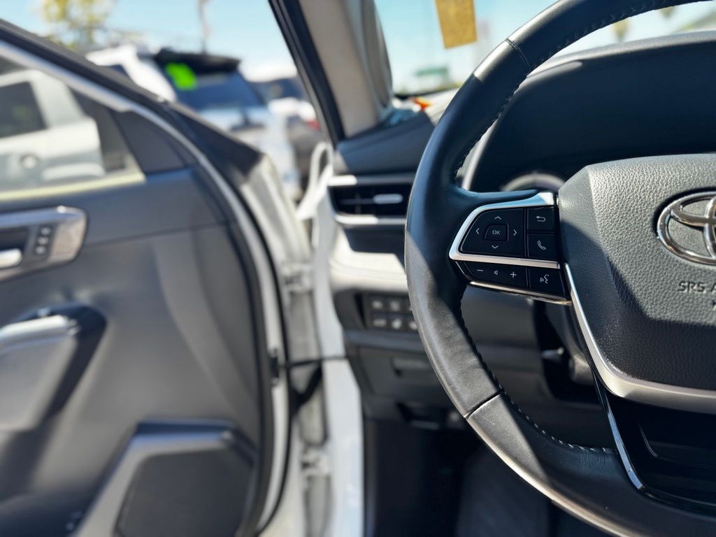 Used 2022 Toyota Highlander Hybrid SUV