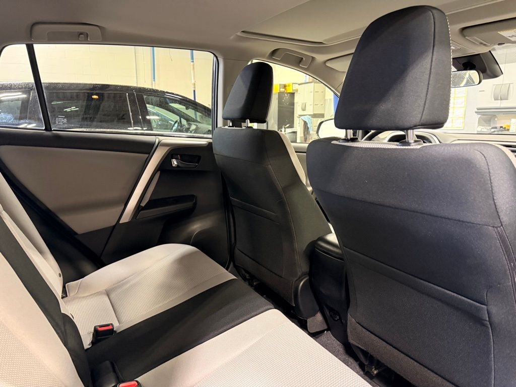 Thumbnail: 2018 Toyota RAV4 - 25