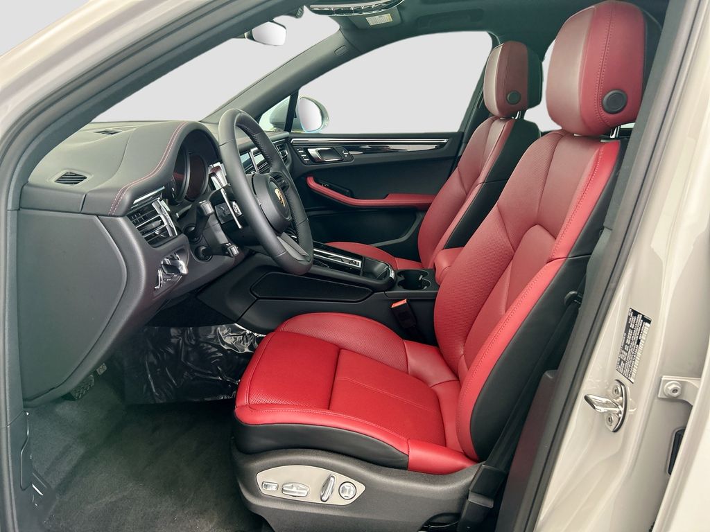 Thumbnail: 2026 Porsche Macan - 5