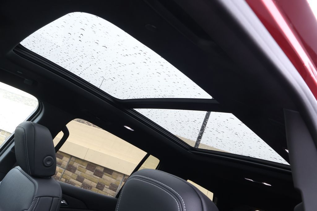 Thumbnail: 2026 Chevrolet Traverse - 16