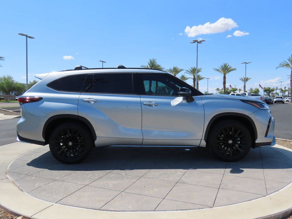 2025 Toyota Highlander XSE 4