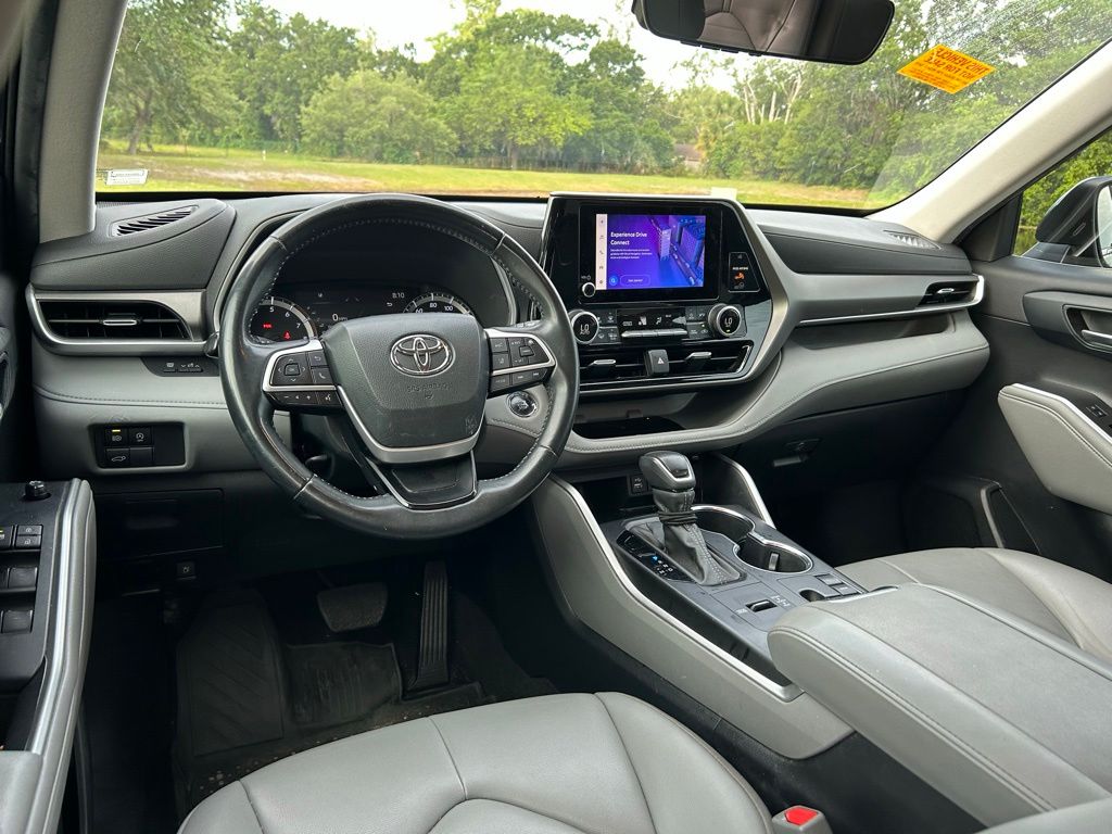 Thumbnail: 2023 Toyota Highlander - 13