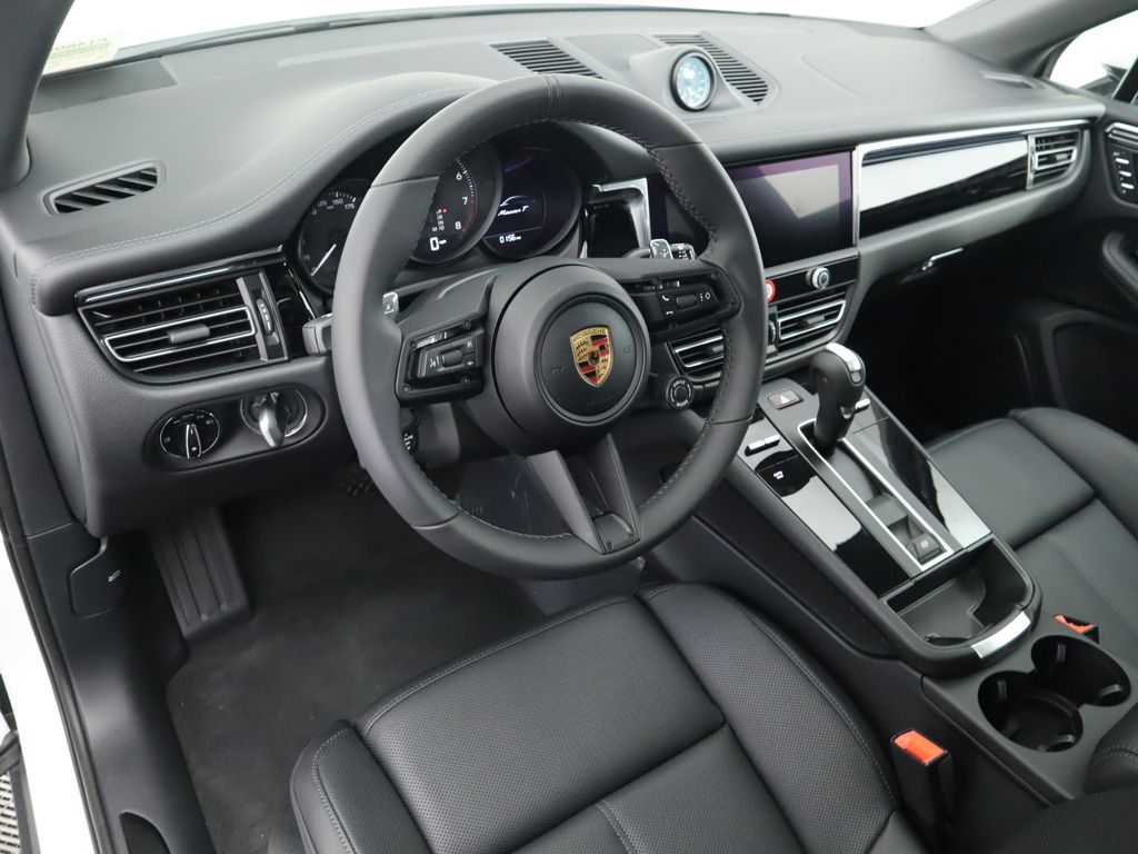 Thumbnail: 2025 Porsche Macan - 4