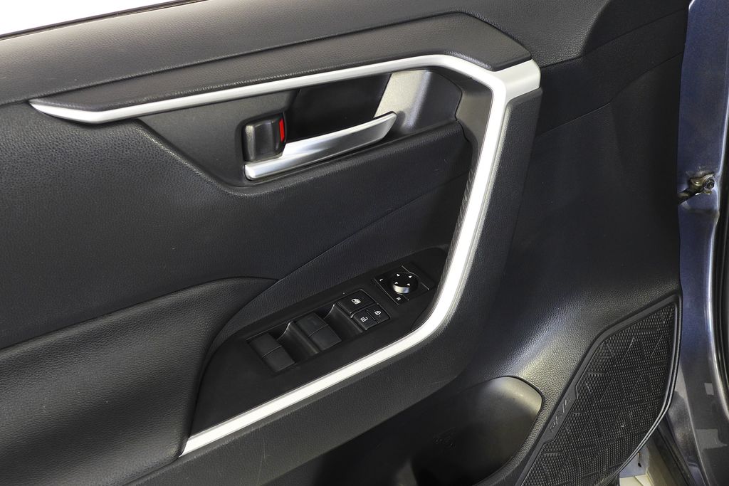 Thumbnail: 2020 Toyota RAV4 - 12