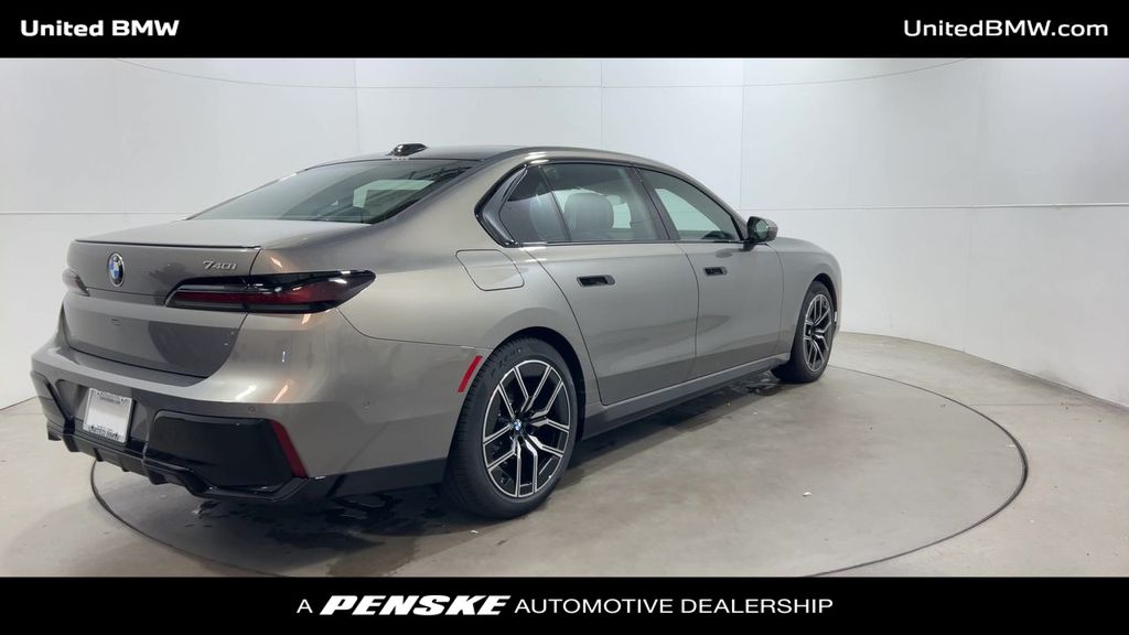 Thumbnail: 2026 BMW 7 Series - 8