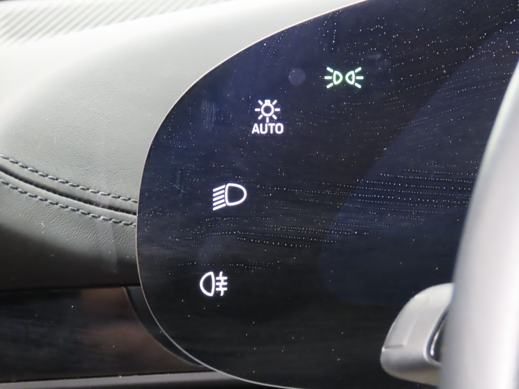 Thumbnail: 2023 Porsche Taycan - 22