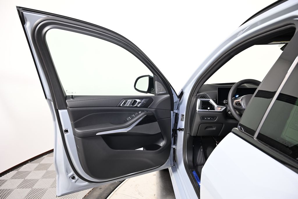 Thumbnail: 2025 BMW X5 - 21