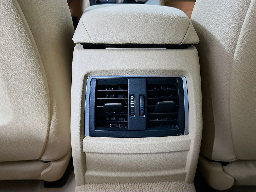 Thumbnail: 2016 BMW 3 Series - 25