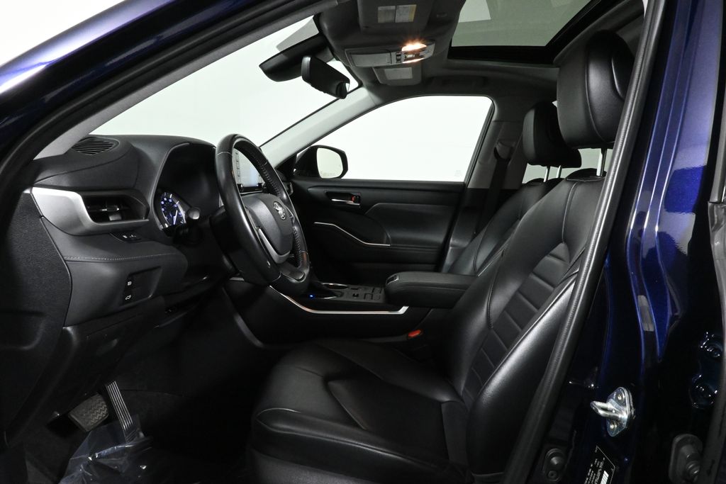 2022 Toyota Highlander XLE 3