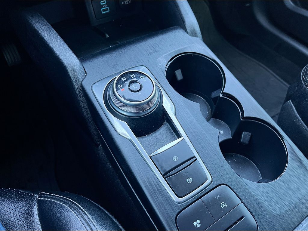 Used 2022 Black Ford SEL image 17