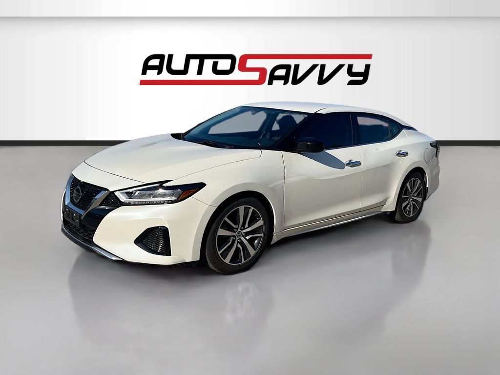 Used 2019 White Nissan 3.5 S image 3