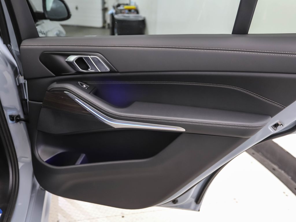 Thumbnail: 2026 BMW X7 - 26