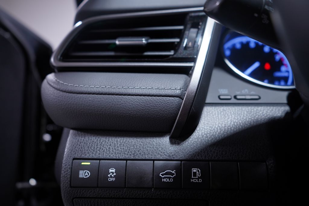 Thumbnail: 2020 Toyota Camry - 18