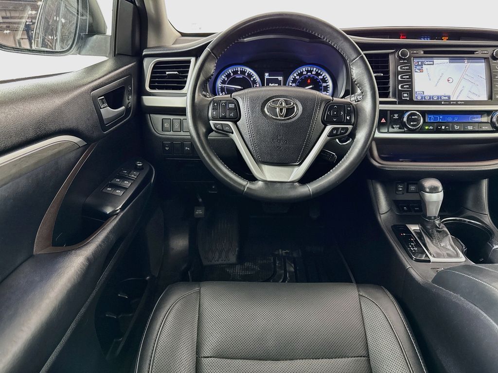 Thumbnail: 2018 Toyota Highlander - 23