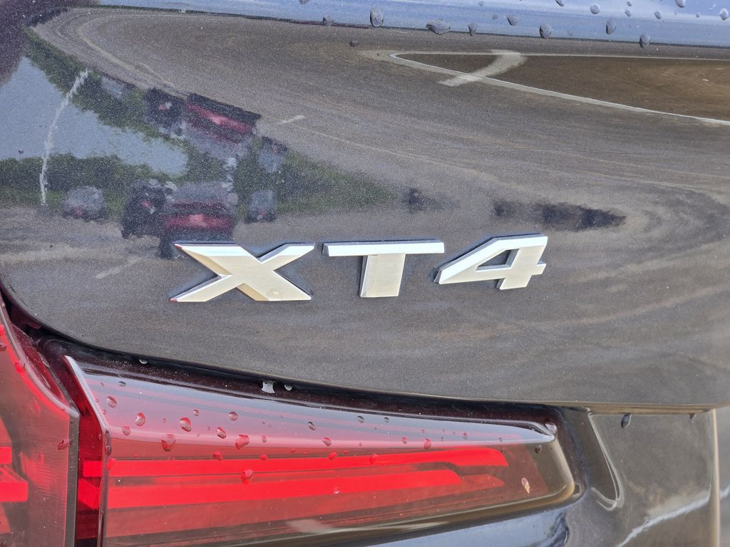 2023 Cadillac XT4 Premium Luxury - 8