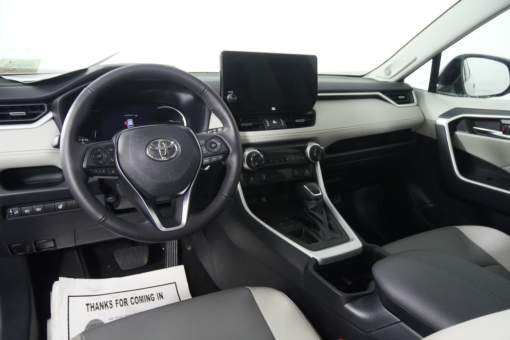 Thumbnail: 2023 Toyota RAV4 - 20