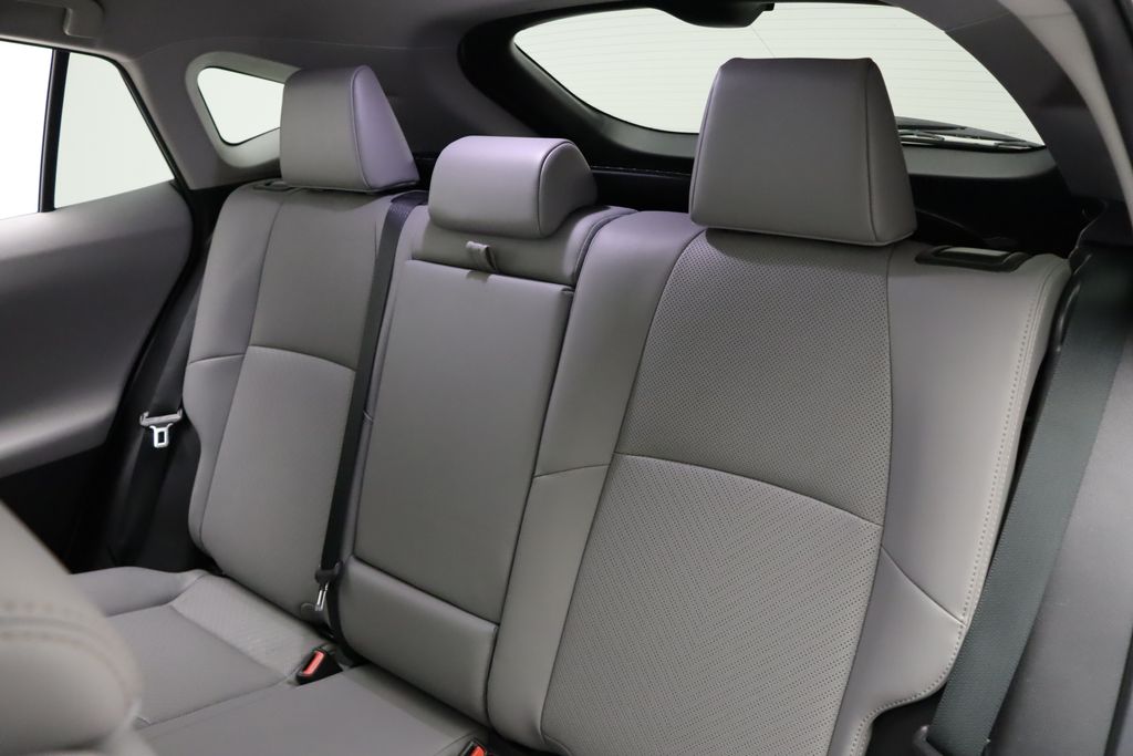 Thumbnail: 2021 Toyota Venza - 18