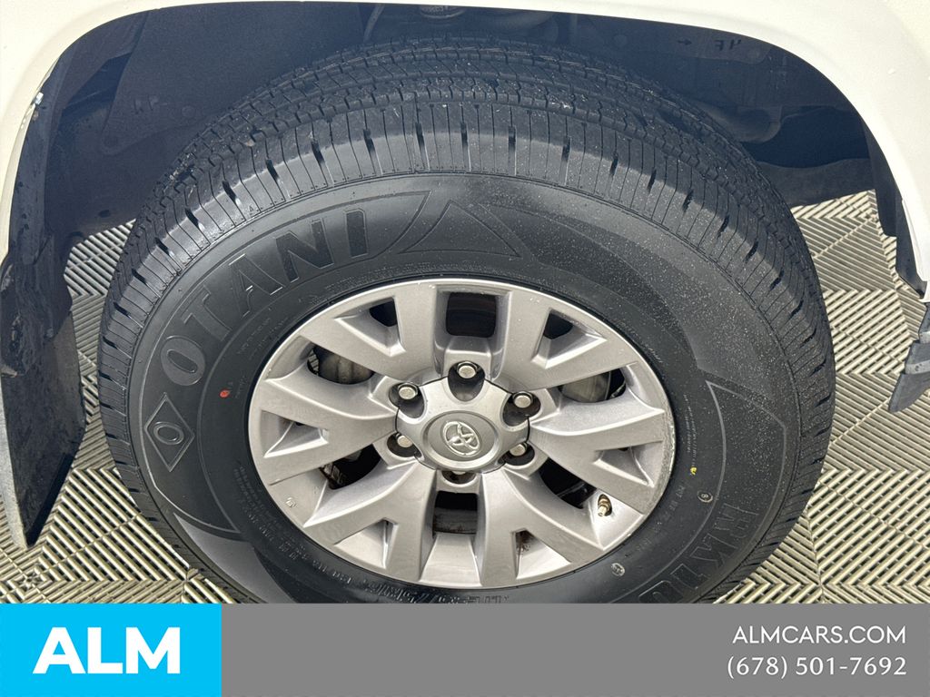 Used 2019 White Toyota SR5 image 15