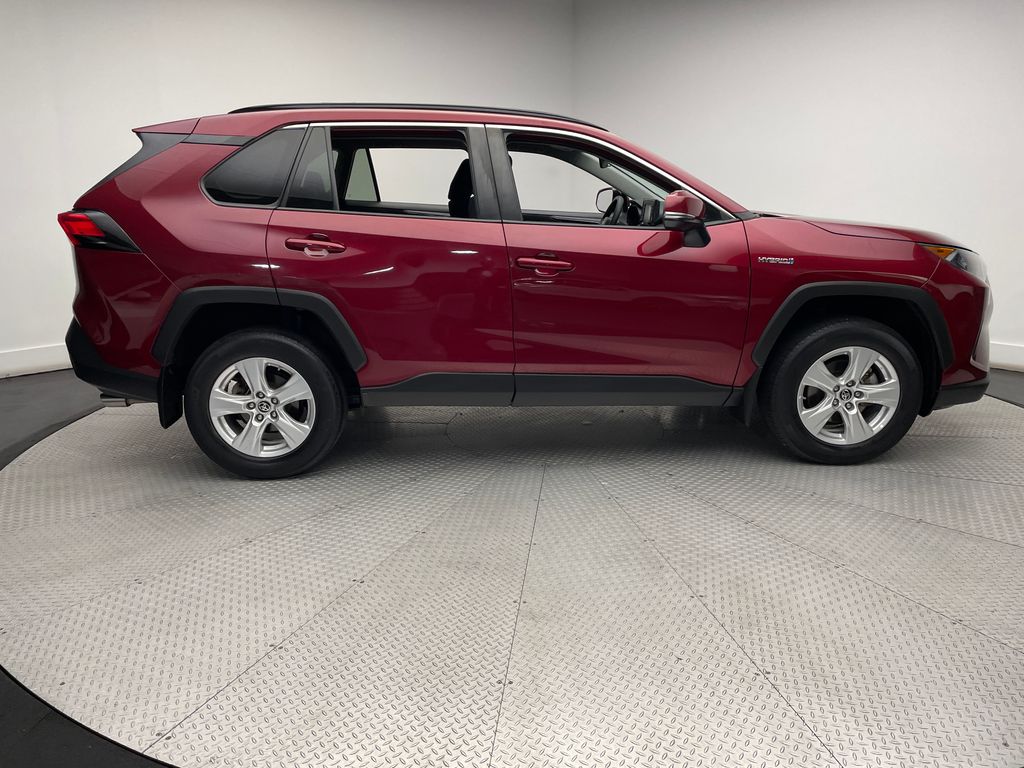 2021 Toyota RAV4 LE 4