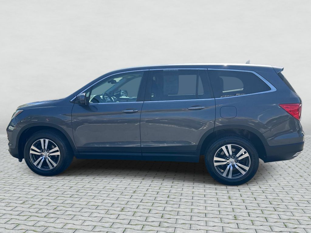 Thumbnail: 2017 Honda Pilot - 8
