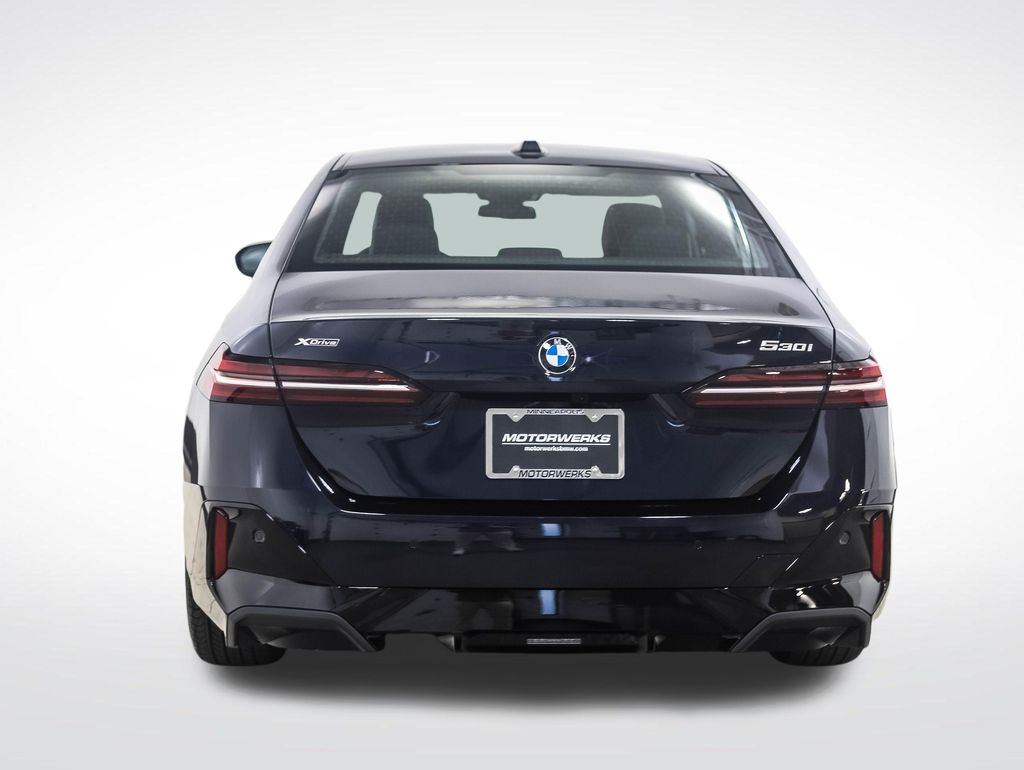 Thumbnail: 2026 BMW 5 Series - 5