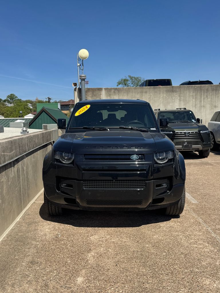 2024 Land Rover Defender 130 P400 X-Dynamic SE AWD