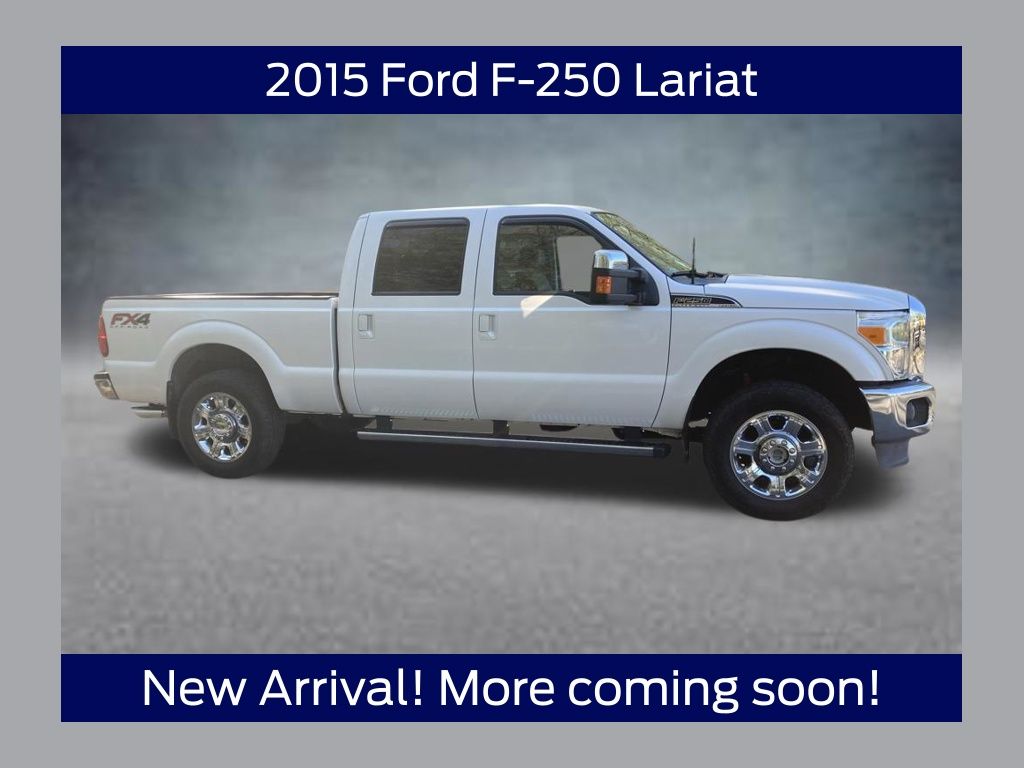 White Platinum Clearcoat Metallic 2015 Ford F-250 Super Duty Lariat Crew Cab 4WD Pickup Truck Four-Wheel Drive 6-Speed Automatic