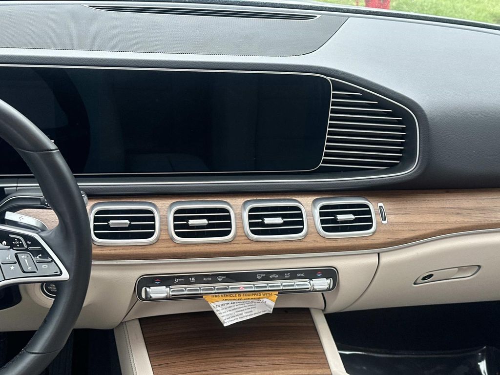 Thumbnail: 2026 Mercedes-Benz GLE - 21