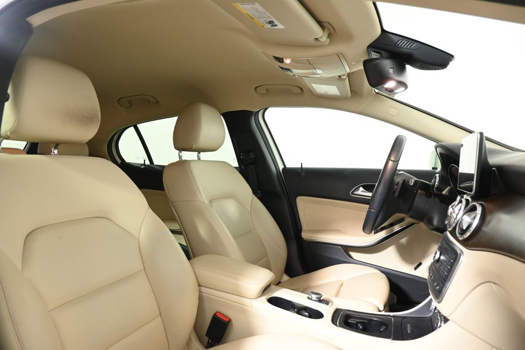 2016 Mercedes-Benz GLA 250 4MATIC 29