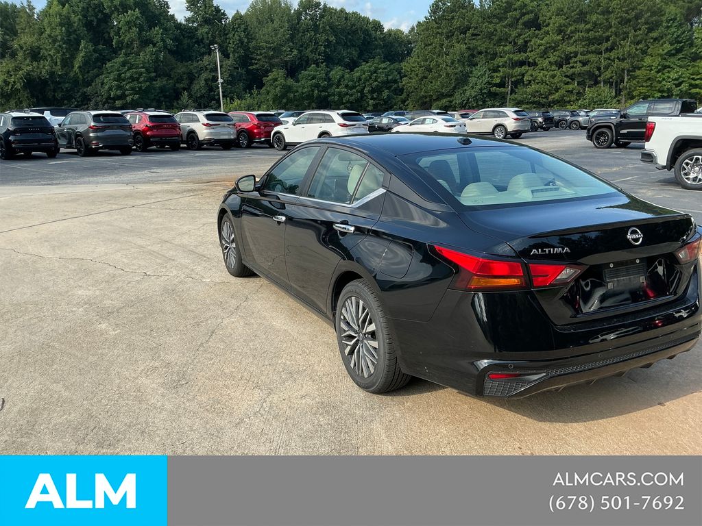 Used 2025 Black Nissan 2.5 SV image 7