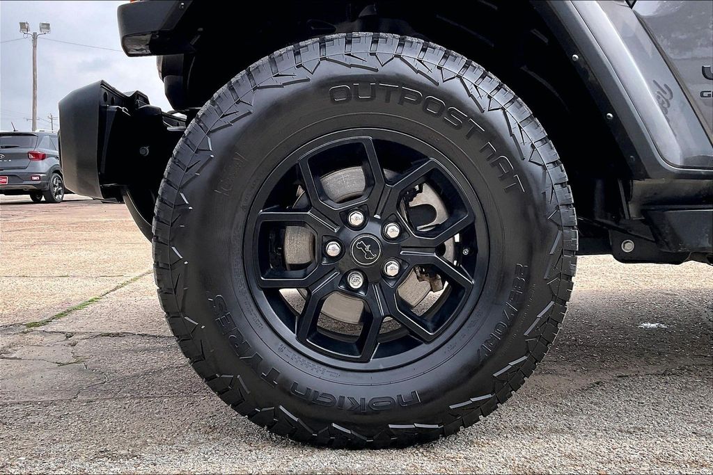 Used 2024 Jeep Gladiator Willys 4D Crew Cab