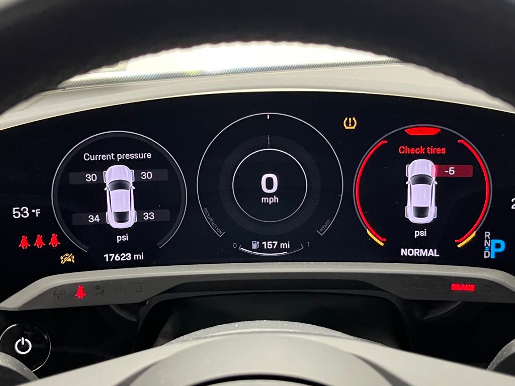 Thumbnail: 2023 Porsche Taycan - 11