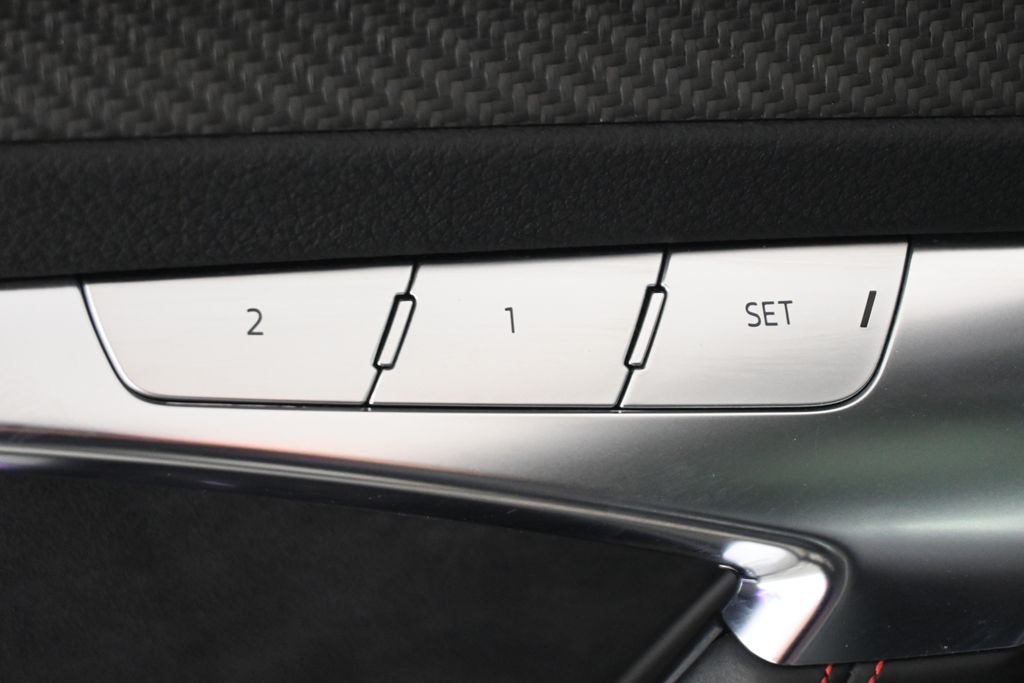Thumbnail: 2023 Audi RS 6 - 27
