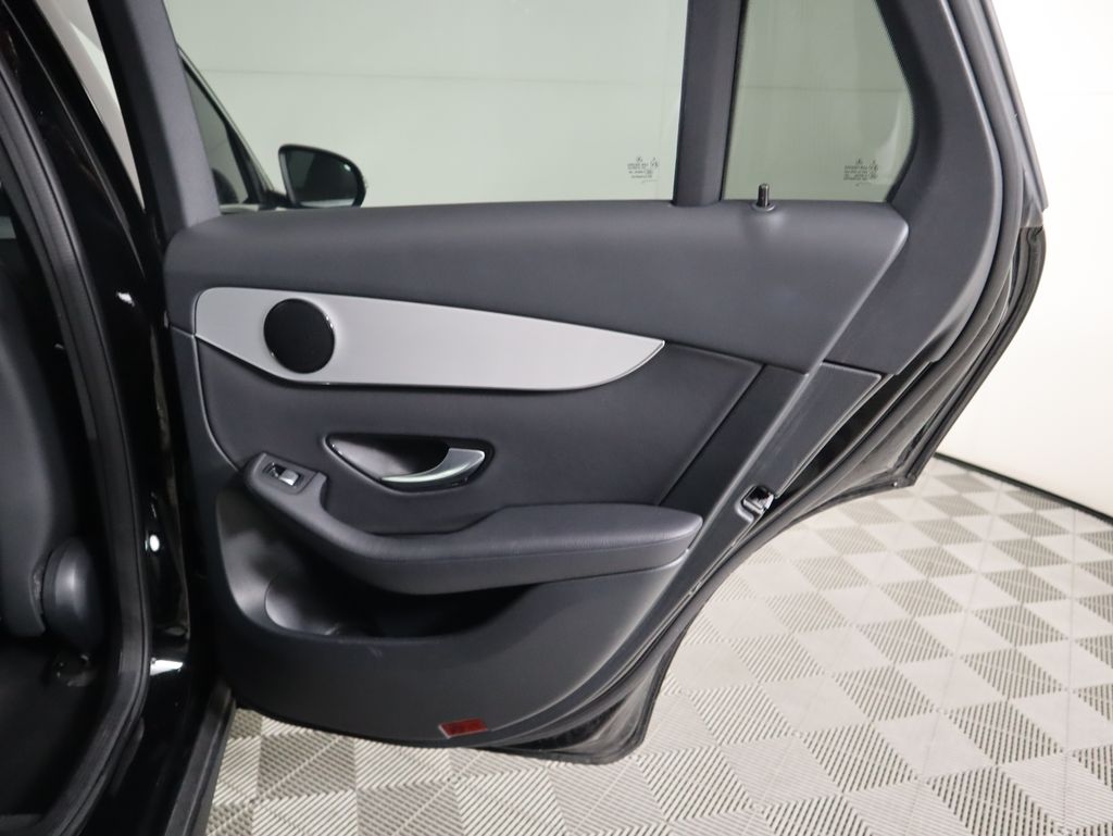 2022 Mercedes-Benz GLC 300 27