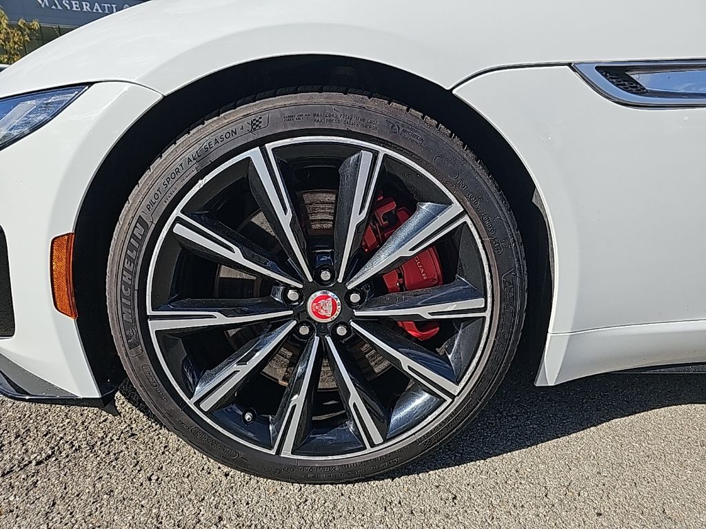 2021 Jaguar F-TYPE R 22