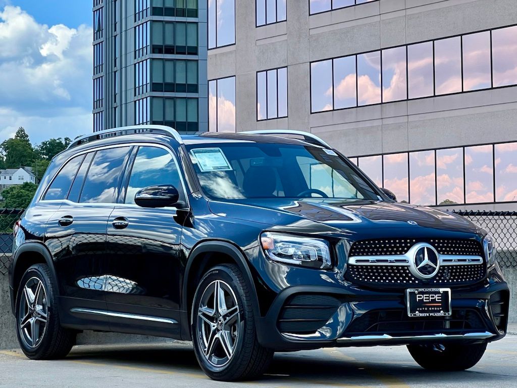 Night Black 2022 Mercedes-Benz GLB SUV / Crossover All-Wheel Drive 8-Speed Automatic